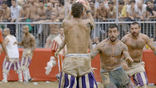 3035749-inline-i-1-canon-mma-futbol