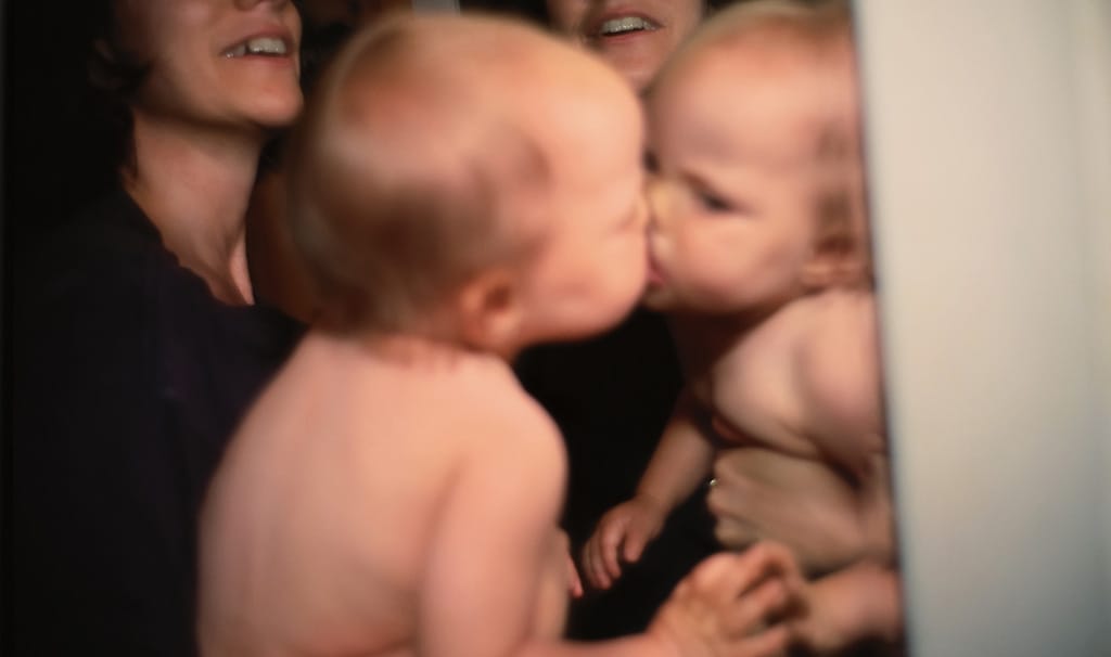 5_060-1_Lily_kissing_herselfHD-8