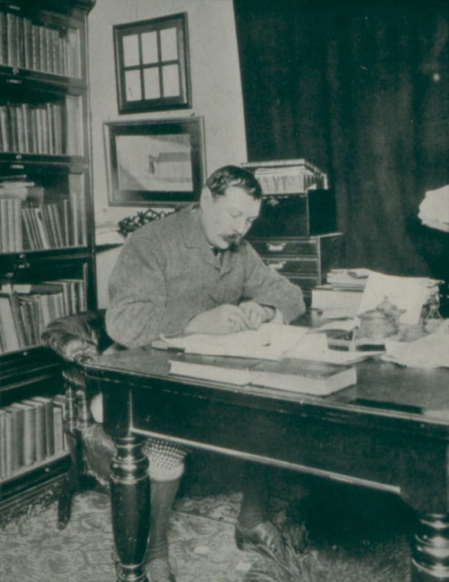 Arthur-Conan-Doyle-650x842