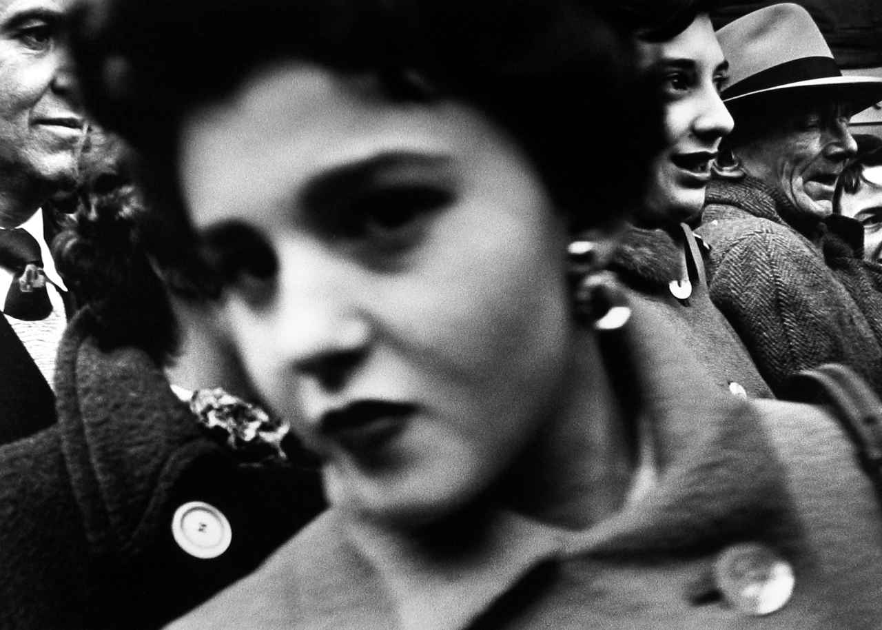 Big Face, Big Buttons, New York, 1955, par William Klein