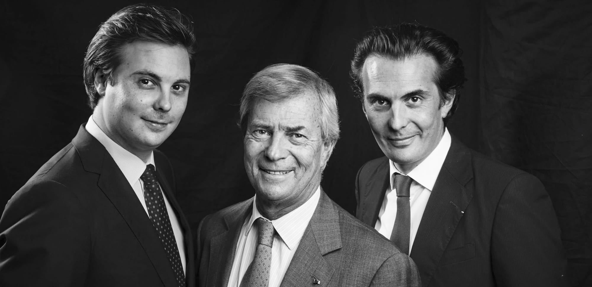 Les fils Cyrille Bollore (gauche), directeur general delegue de Bollore, Yannick Bollore, directeur general delegue de Havas, et leur pere Vincent Bollore (centre), PDG du groupe Bollore