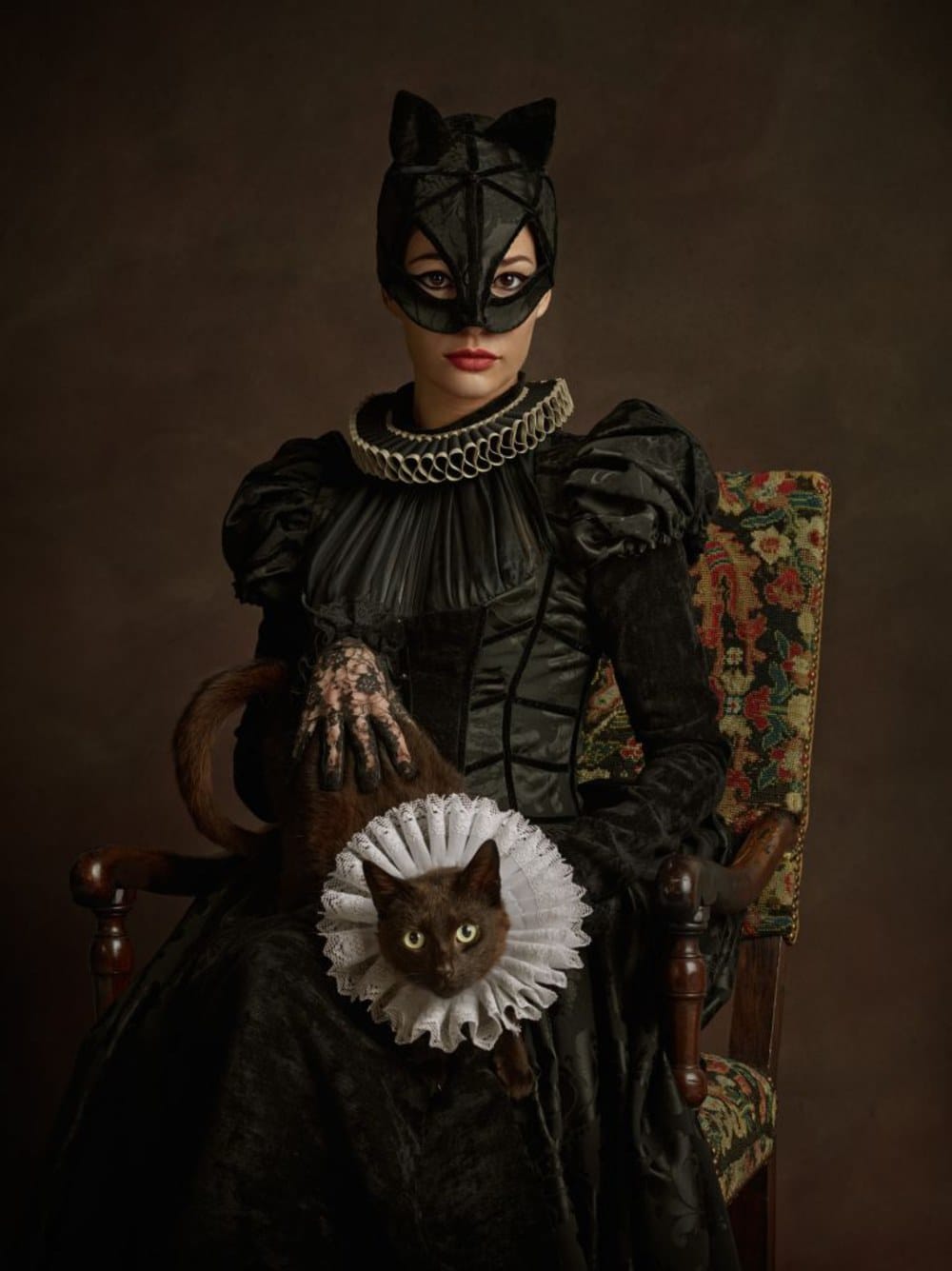catwoman-super-flemish-sacha-goldberger-543351_w1000