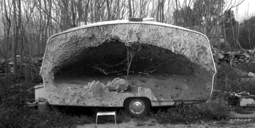 Charley_Case_A_travel_life_survival_kit_grotte_ambulante_2009_52x98_ed_de_5-1a3cc