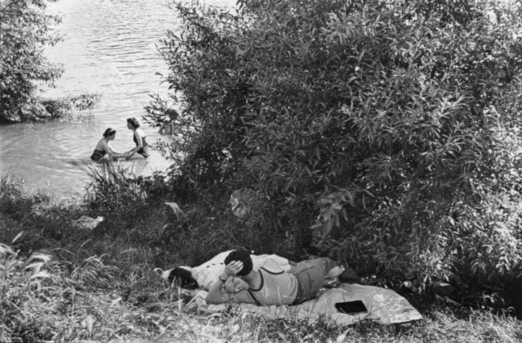Henri Cartier Bresson Premiers congés payés, bords de Seine, France, 1936