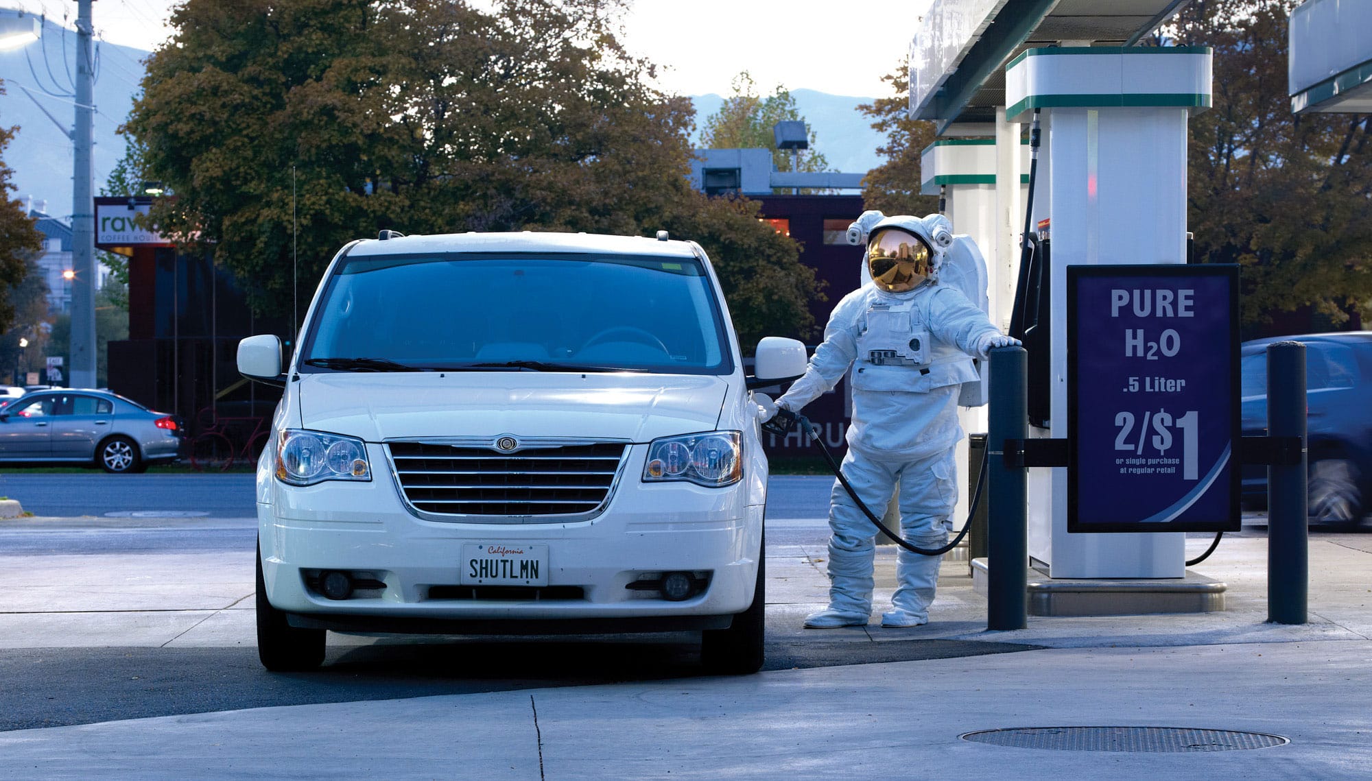 HFREEMAN_APFportfolio_Astronaut_Gas_Station_sRGB