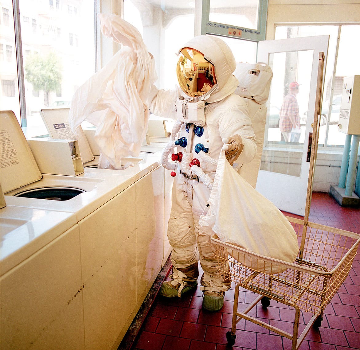 HFREEMAN_APFportfolio_Astronaut_Laundromat_sRGB