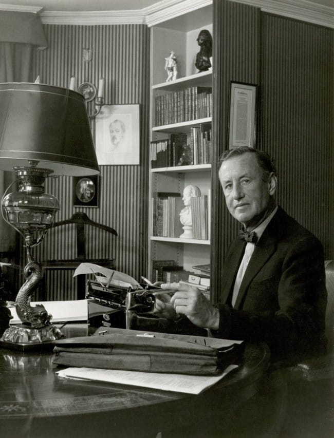 Ian-Fleming-650x853
