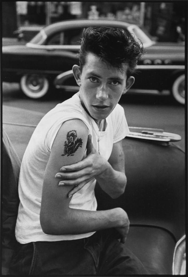 LEFTY-SHOWING-OFF-HIS-NEW-TATTOO-BROOKLYN-NEW-YORK-1959-2-C30612