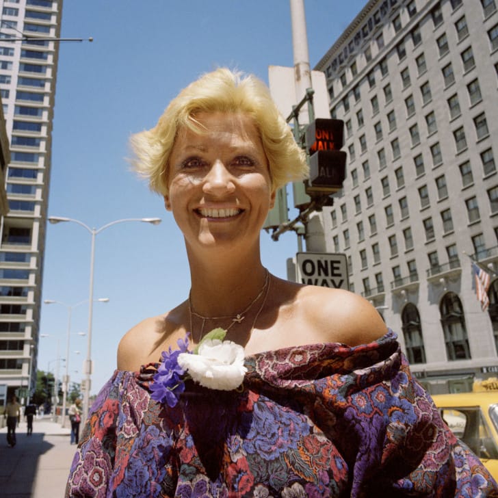 lunchtime_006_binder5_sheetsum79-118_2of3_bare_shoulder_blonde_flat_final_print