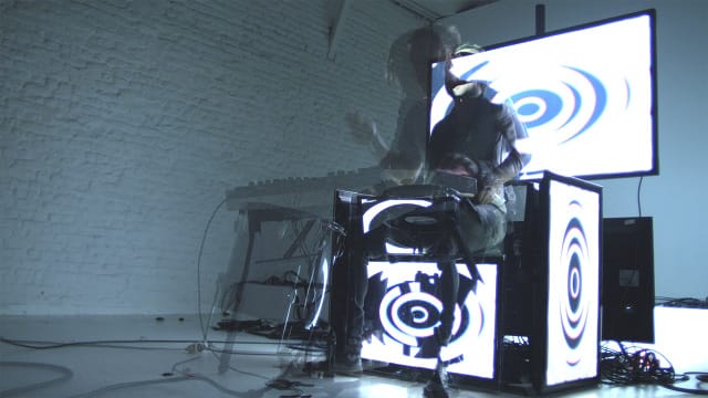 Rvyrds_Stnts_YUV_10bit_UnCompressed-0-01-18-11_640