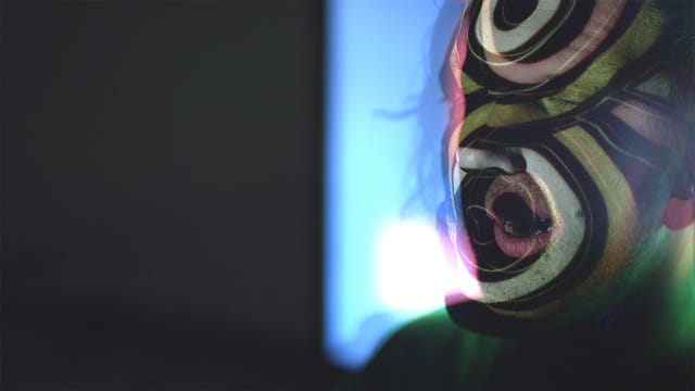 Rvyrds_Stnts_YUV_10bit_UnCompressed-0-02-20-06_640