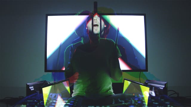 Rvyrds_Stnts_YUV_10bit_UnCompressed-0-03-14-20_640