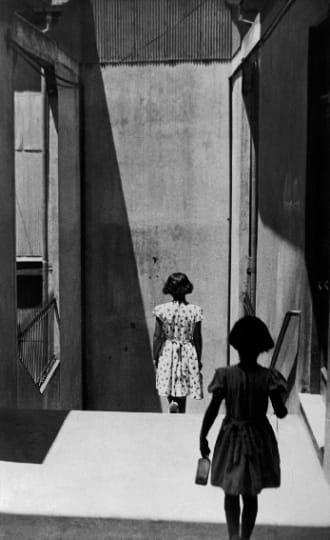 sergio-larrain-passage-bavestrello-valparaiso-chili-1952