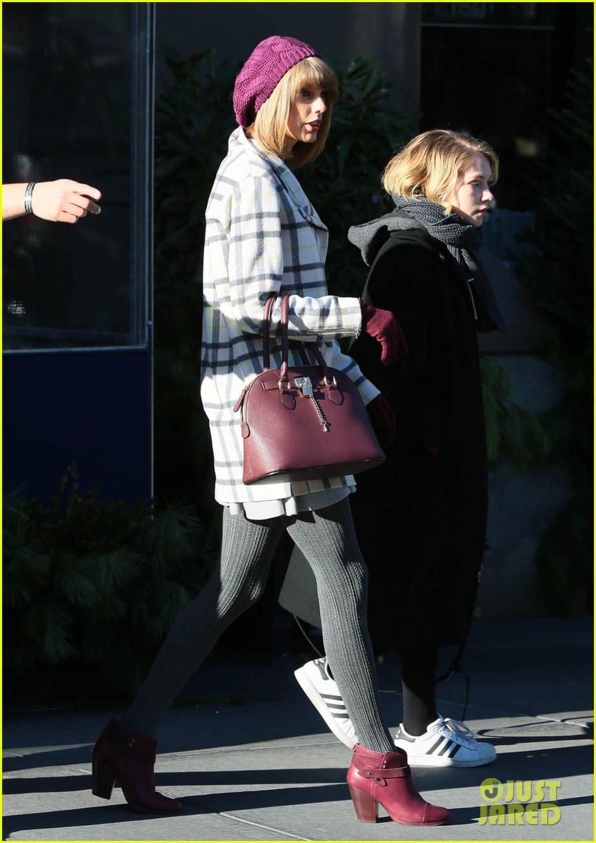 taylor-swift-grabs-lunch-with-gal-pal-tavi-gevinson-09