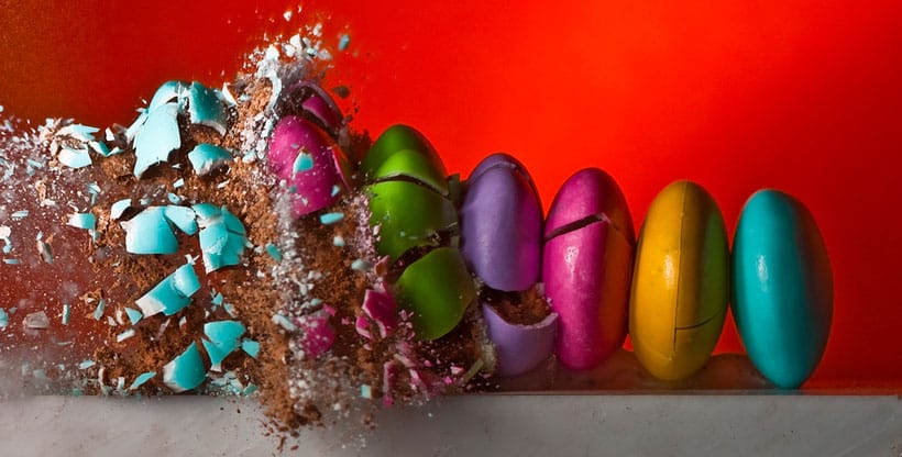 un-photographe-capture-le-moment-exact-dun-impact-et-sublime-lexplosion-des-objets14