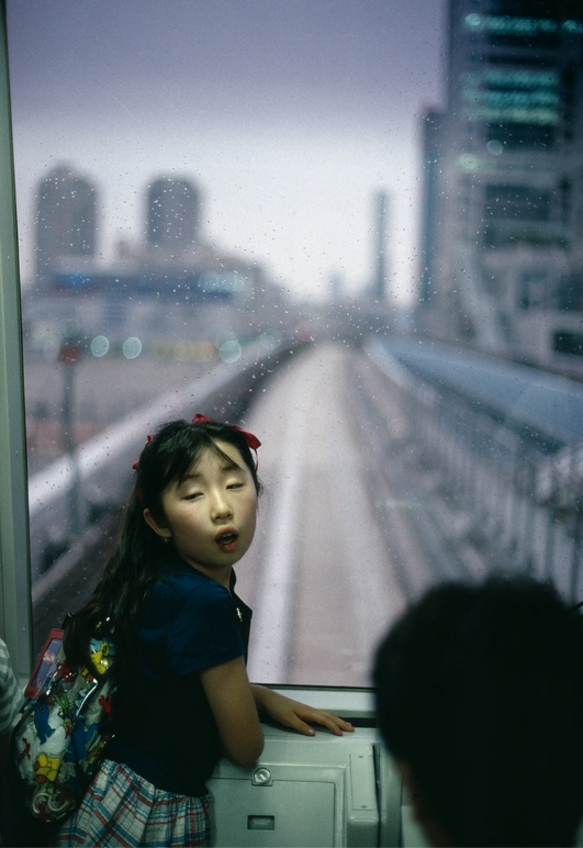 Gueorgui Pinkhassov, Le Nouveau Métro, Tokyo, Japon, 1996. Avec l’aimable autorisation de Magnums Photos © G. PINKHASSOV/MAGNUM PHOTOS