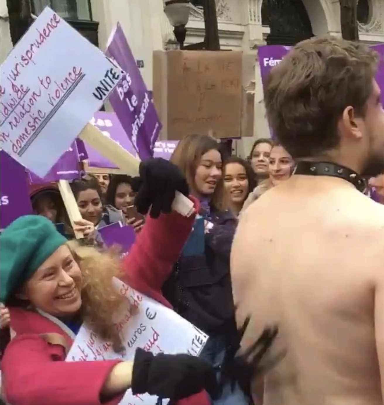 Isabelle Ferreira, était aussi une activiste, elle militait contre les violences faites aux femme et luttait beaucoup aussi pour sauvegarder l'environnement
