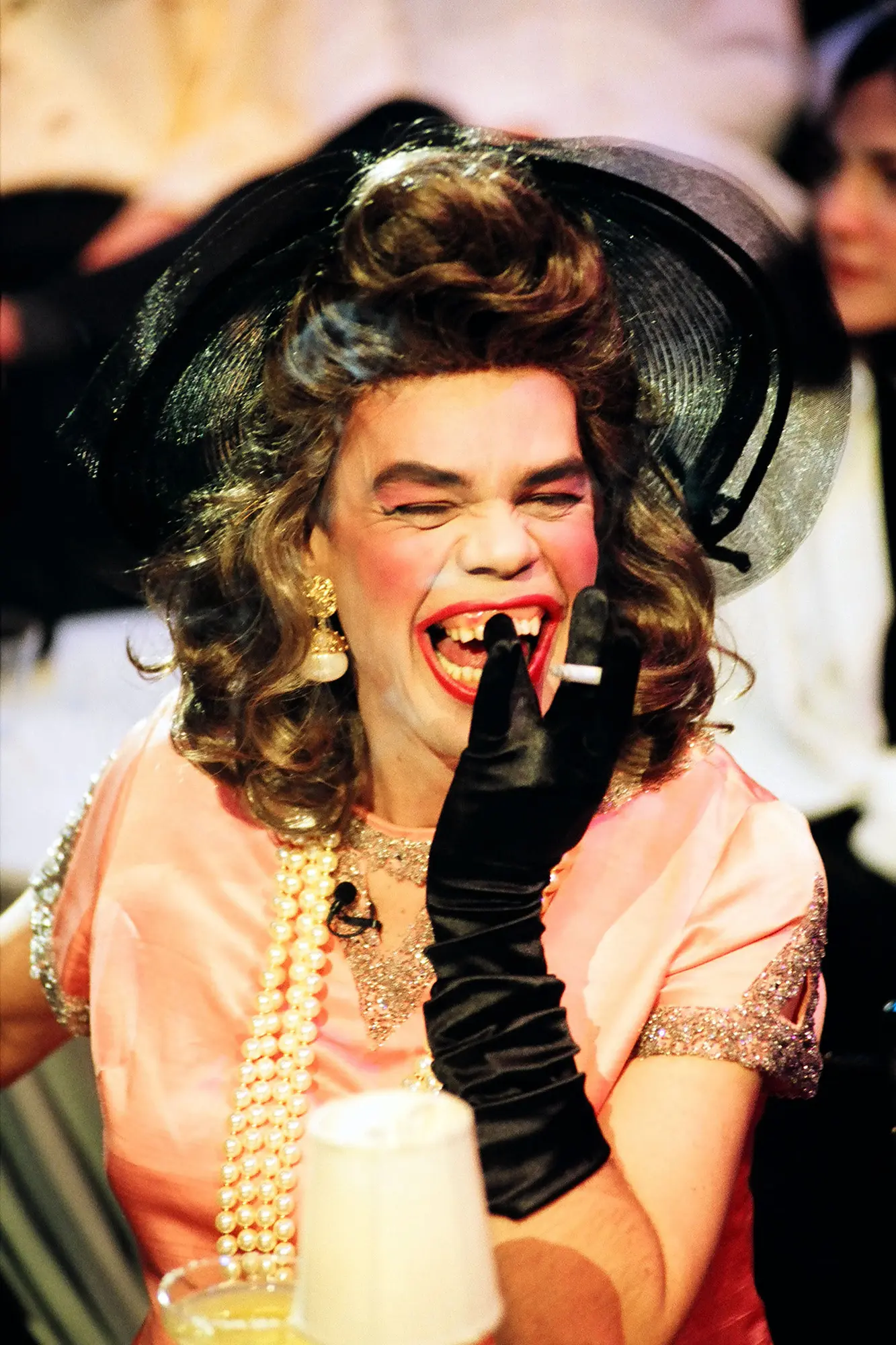 David Johansen dans le rôle de Buster Poindexter lors du "Buster Poindexter's Show" de VH1 vers 1994.