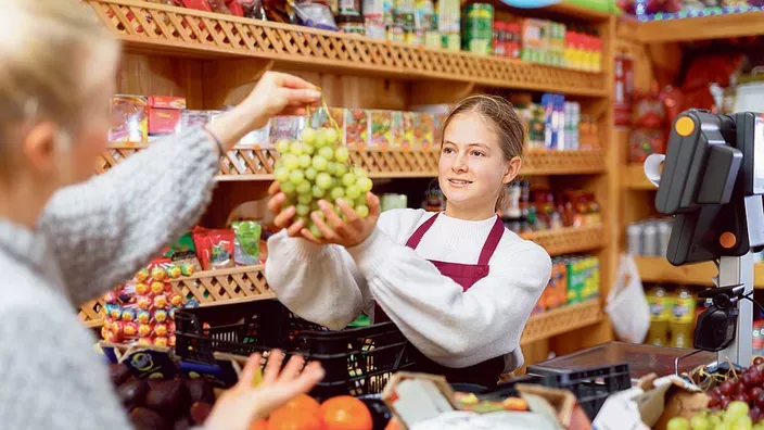 Si l’emploi des jeunes âgés de 15 à 19 ans existe depuis des décennies au Québec, cette tendance s’est étendue depuis deux ans aux enfants de 11 à 14 ans. JackF/Adobe Stock