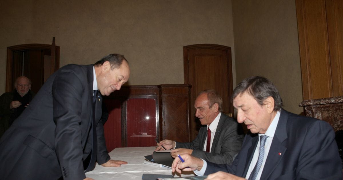 Surnommé «le Squale», Bernard Squarcini et ses liens avec le groupe de luxe LVMH constituent le fil rouge du dossier. 