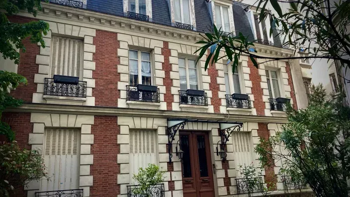 L’hôtel particulier de Gérard Miller, où il vit et reçoit ses patients, dans le 11e arrondissement de Paris. Margaux d'Adhémar / Le Figaro 